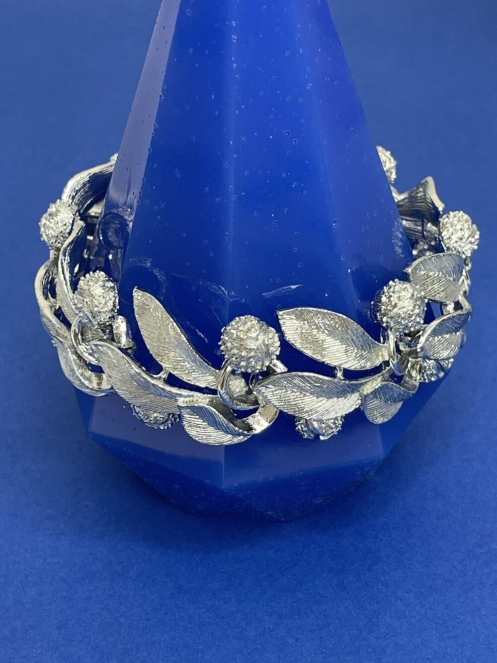 Vintage Lisner Bracelet Silver-Tone Textured Leaf Floral Pattern